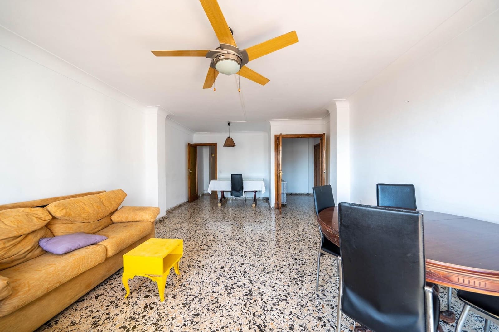 4 bedroom Apartment for sale in Palma de Mallorca with garage - € 749,000 (Ref: 9619492)