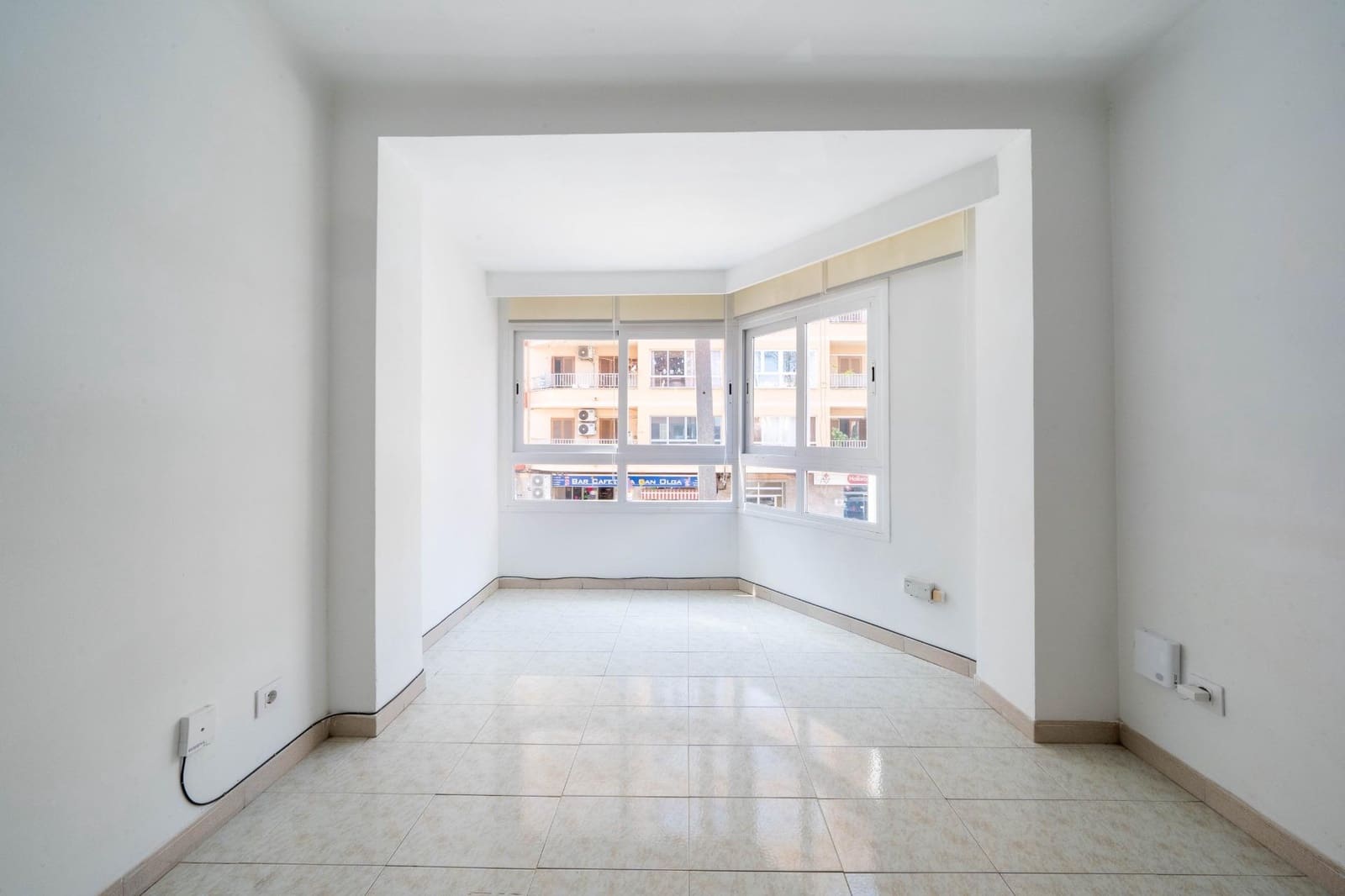 3 bedroom Flat for sale in Palma de Mallorca - € 295,000 (Ref: 9702106)