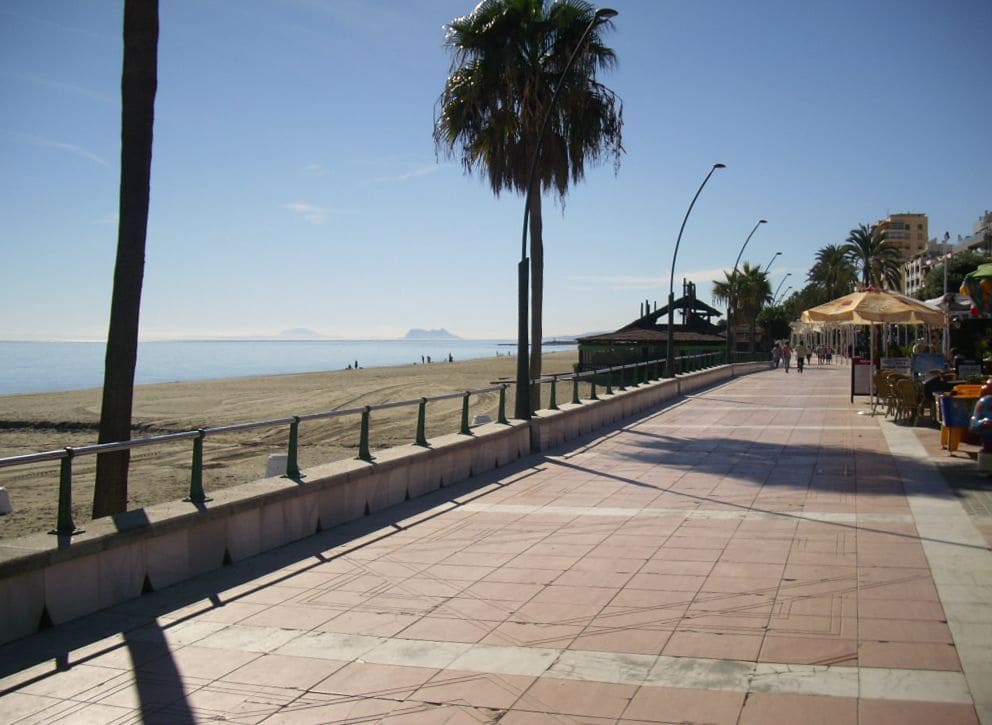 2 Zimmer Apartment zu verkaufen in Estepona mit Pool Garage - 385.000 € (Ref: 9723750)