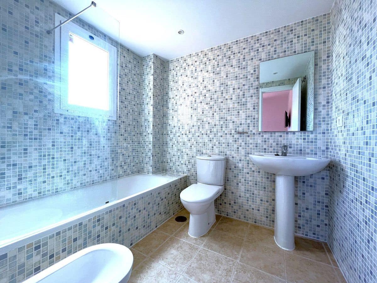 3 Zimmer Wohnung zu verkaufen in Bahia de Casares mit Pool Garage - 260.000 € (Ref: 9723751)