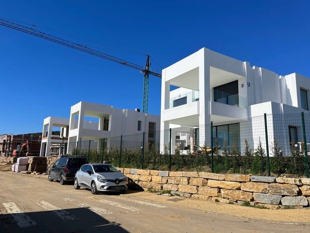 Chalet de 3 habitaciones en Manilva en venta con piscina garaje - 650.000 € (Ref: 9723756)