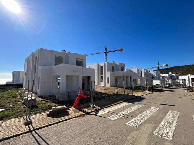 Chalet de 3 habitaciones en Manilva en venta con piscina garaje - 650.000 € (Ref: 9723756)