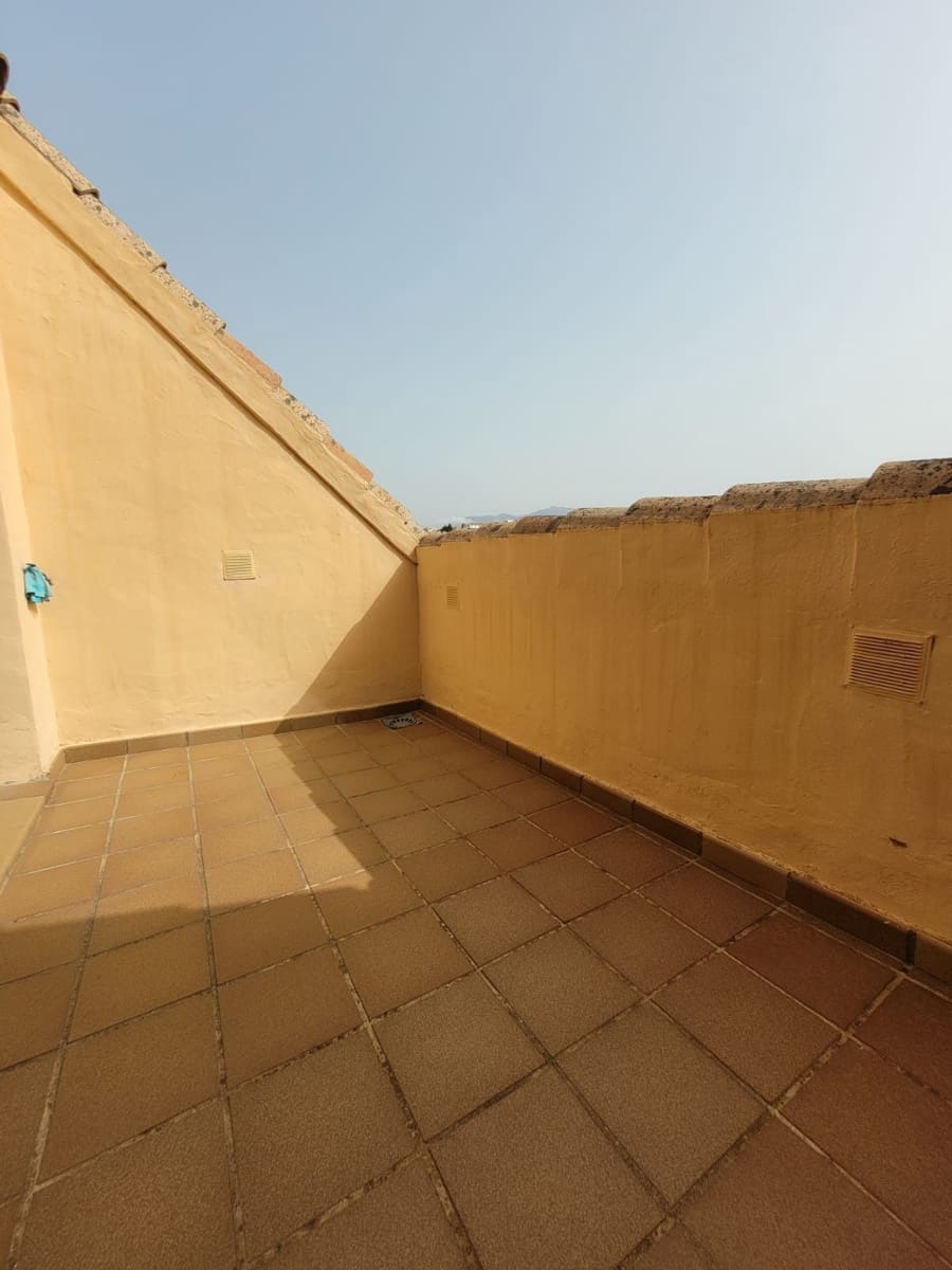 2 soveværelse Penthouse til salg i San Luis de Sabinillas med swimmingpool garage - € 162.000 (Ref: 9723760)