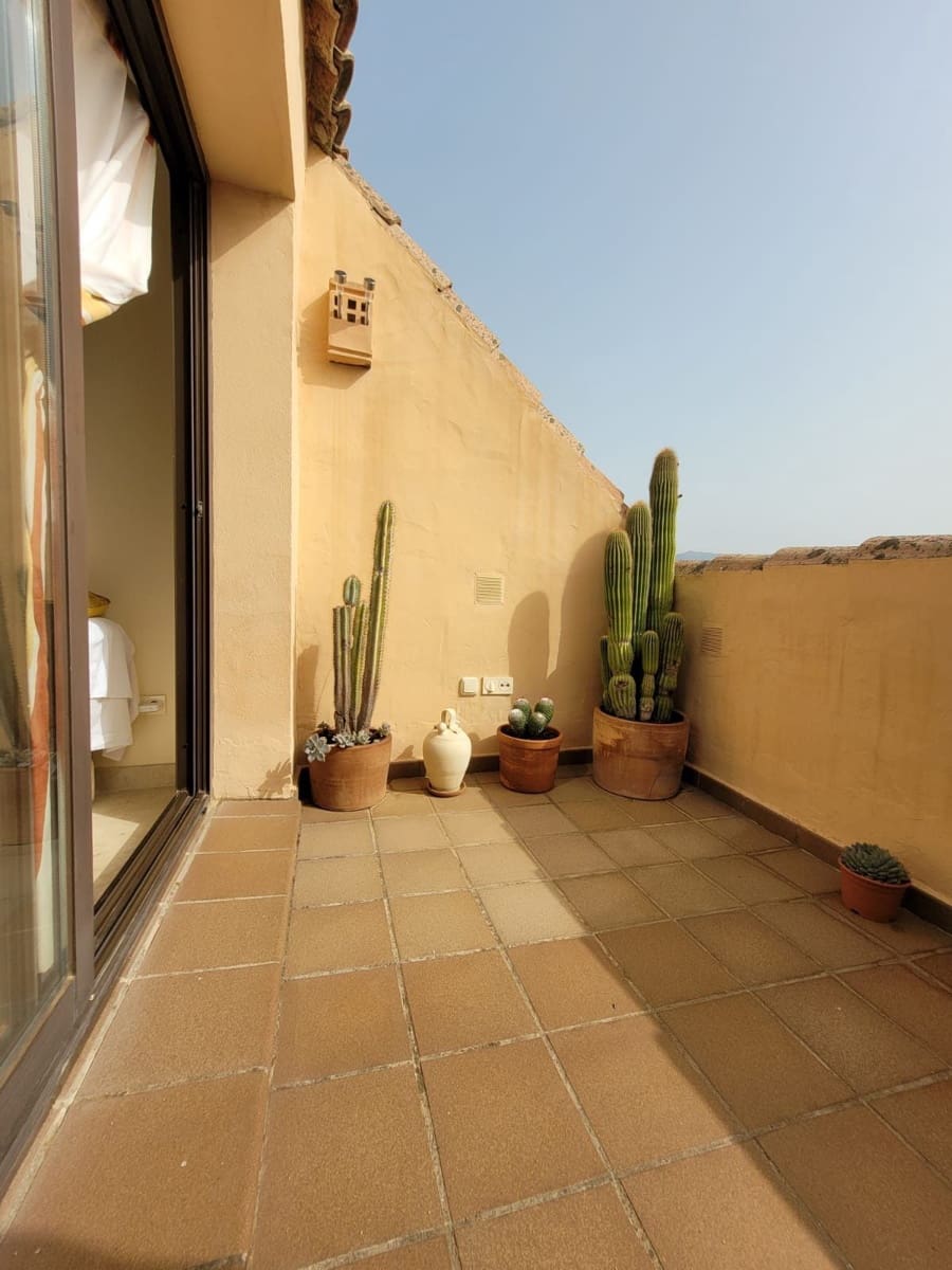 2 soveværelse Penthouse til salg i San Luis de Sabinillas med swimmingpool garage - € 162.000 (Ref: 9723760)