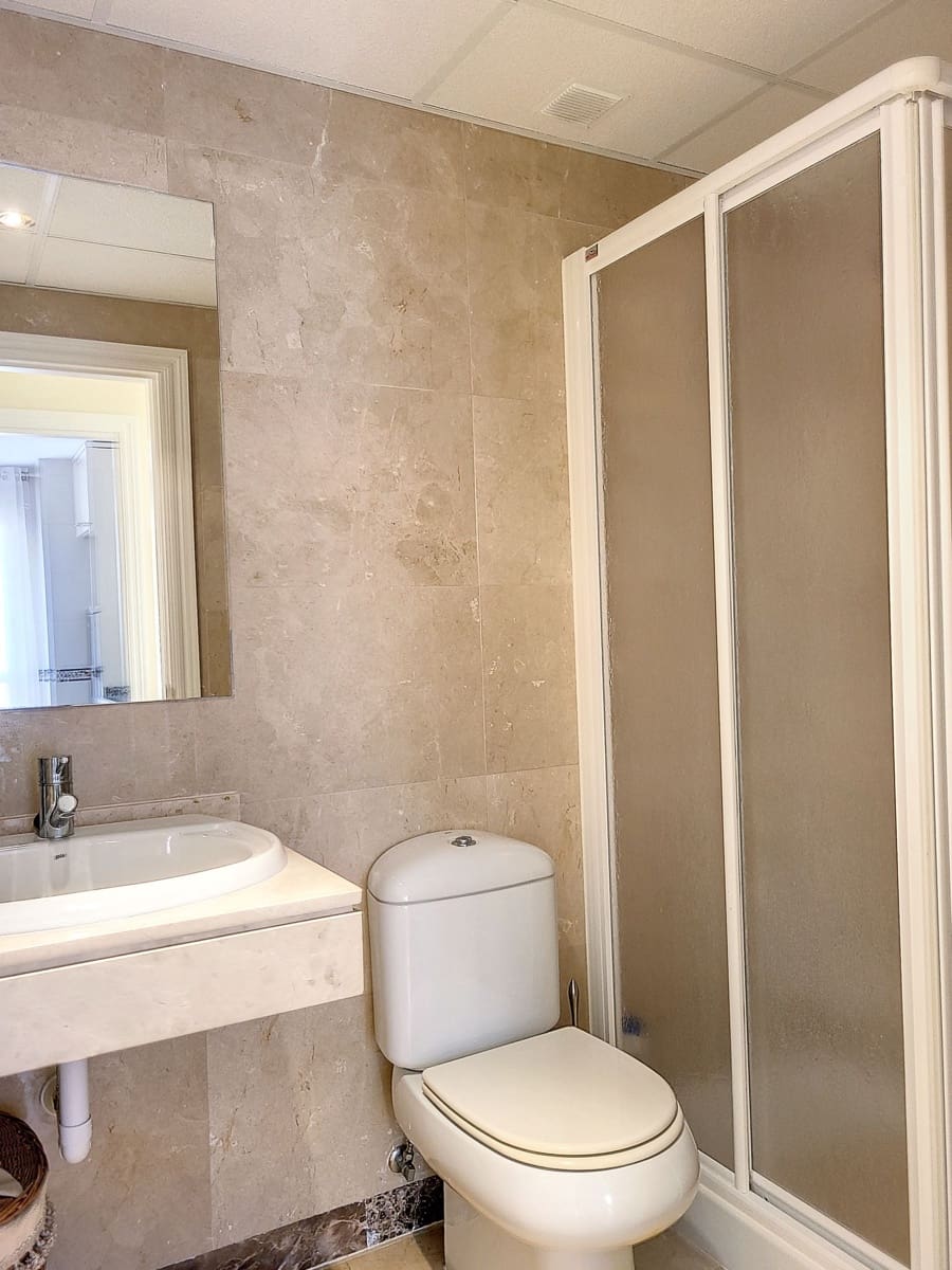 2 soveværelse Penthouse til salg i San Luis de Sabinillas med swimmingpool garage - € 162.000 (Ref: 9723760)