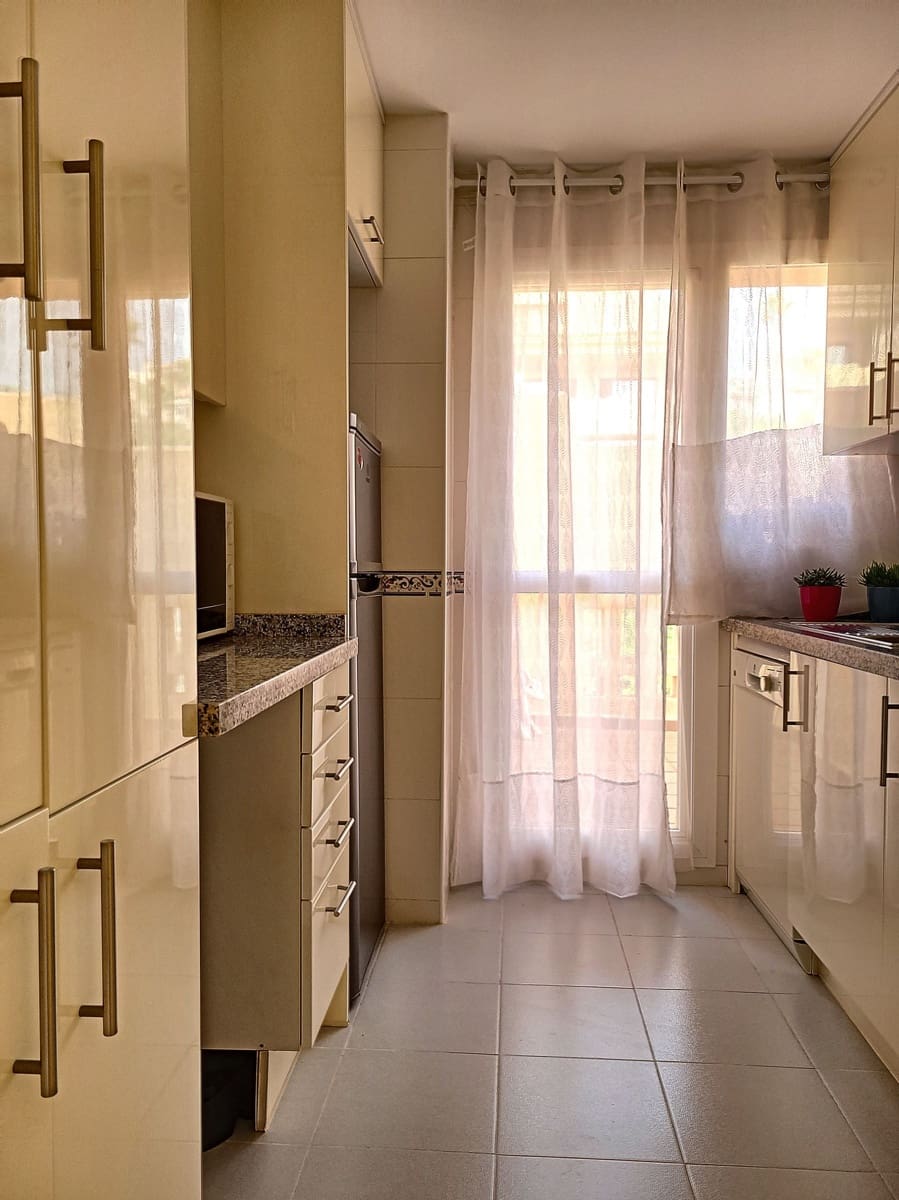 2 soveværelse Penthouse til salg i San Luis de Sabinillas med swimmingpool garage - € 162.000 (Ref: 9723760)