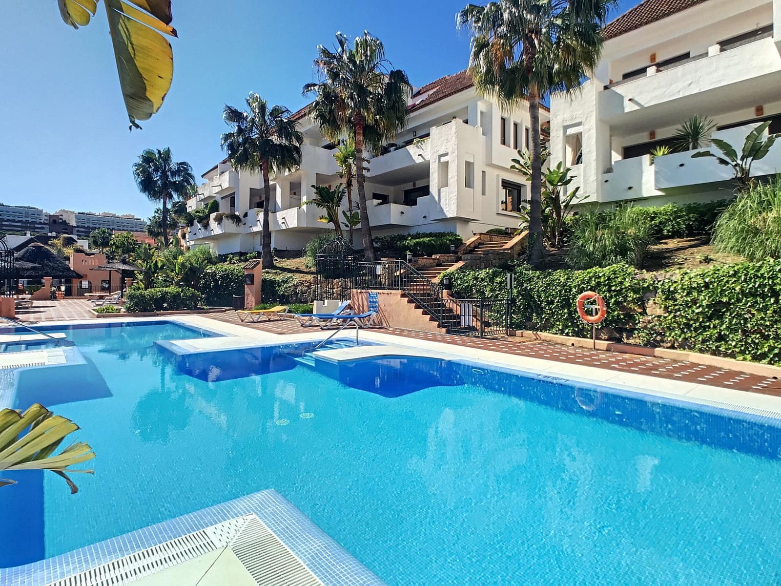 2 soveværelse Penthouse til salg i San Luis de Sabinillas med swimmingpool garage - € 162.000 (Ref: 9723760)