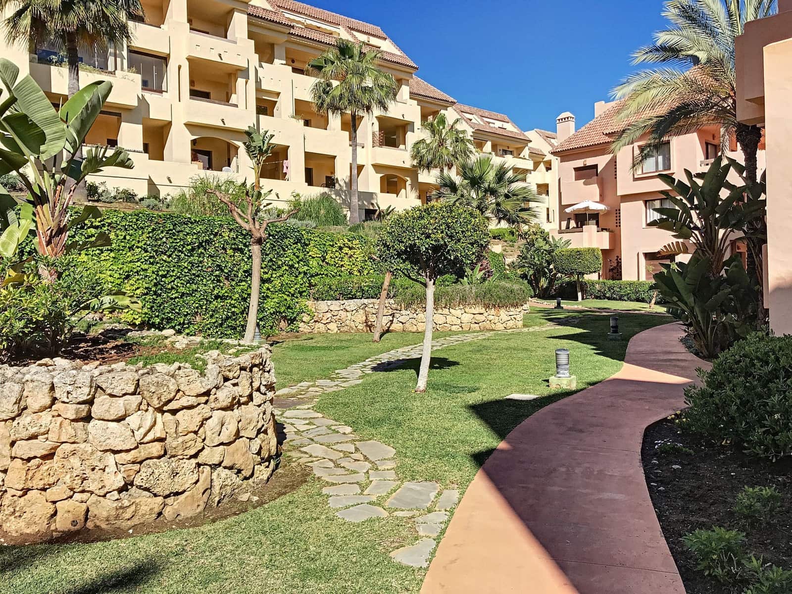 2 soveværelse Penthouse til salg i San Luis de Sabinillas med swimmingpool garage - € 162.000 (Ref: 9723760)