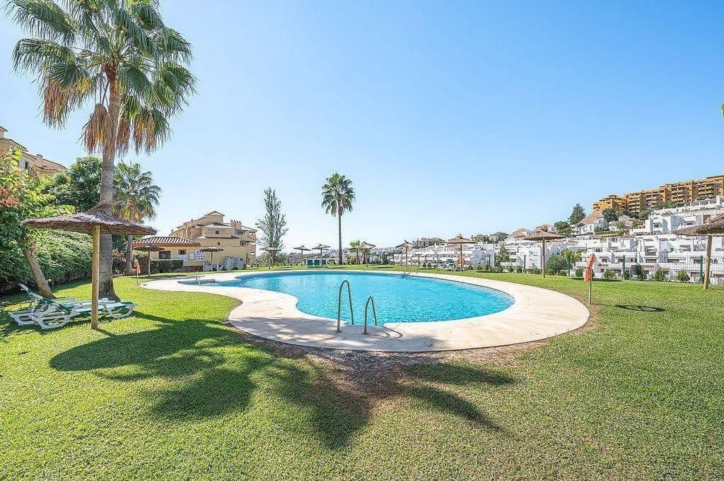 2 bedroom Flat for sale in Estepona with pool garage - € 220,000 (Ref: 9723764)
