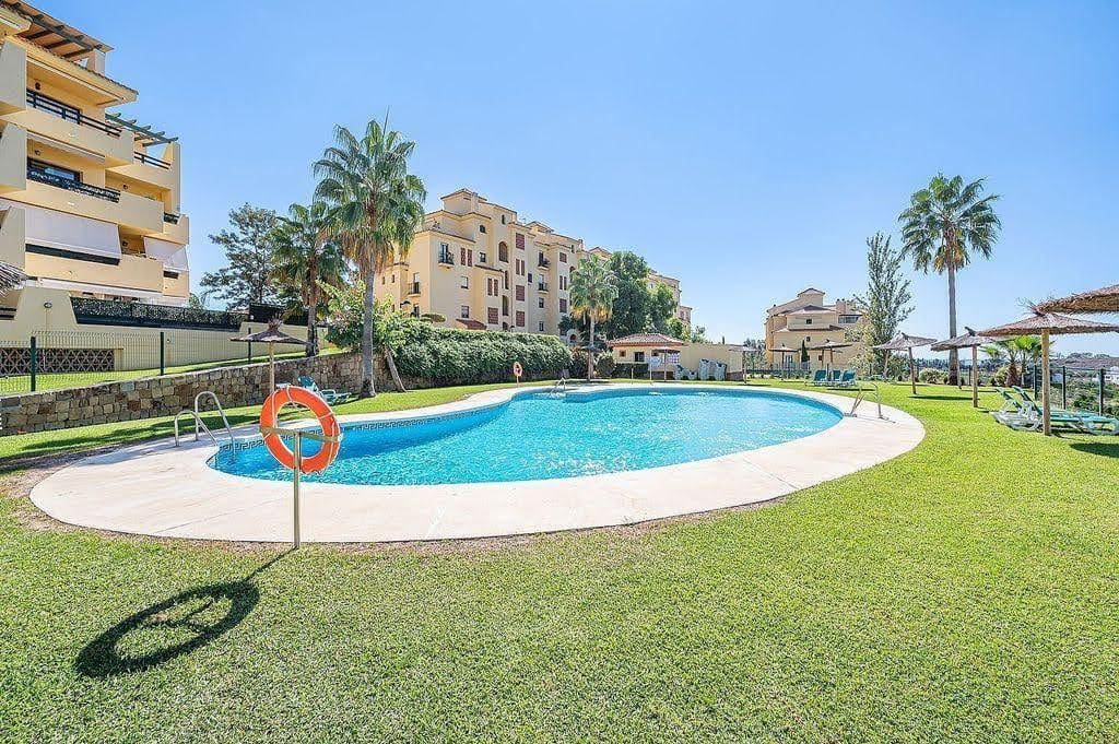 2 bedroom Flat for sale in Estepona with pool garage - € 220,000 (Ref: 9723764)