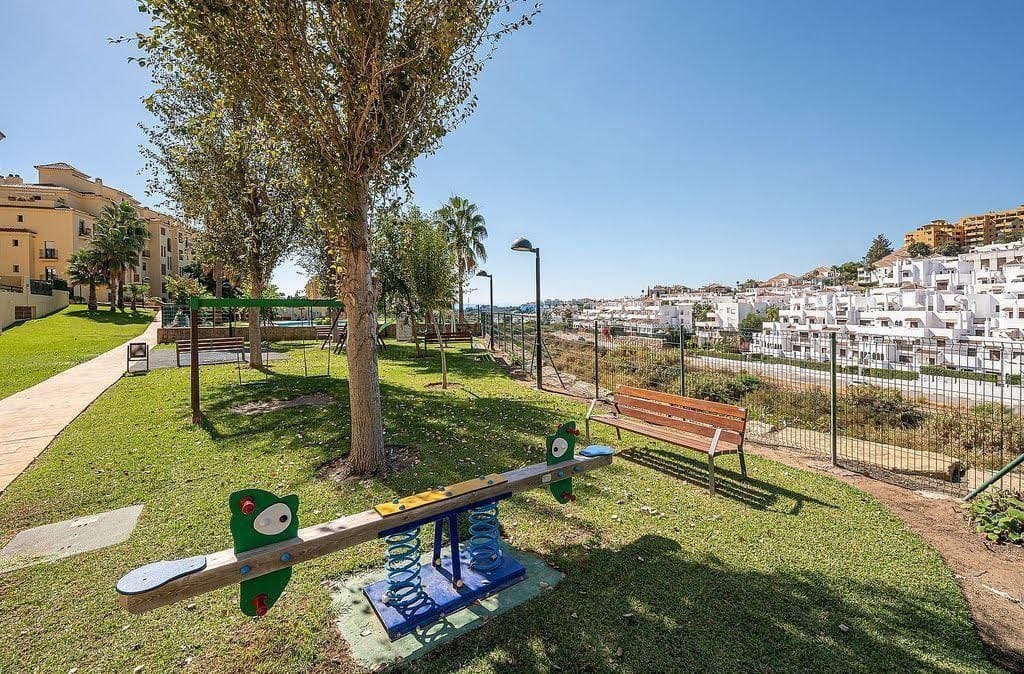 2 bedroom Flat for sale in Estepona with pool garage - € 220,000 (Ref: 9723764)
