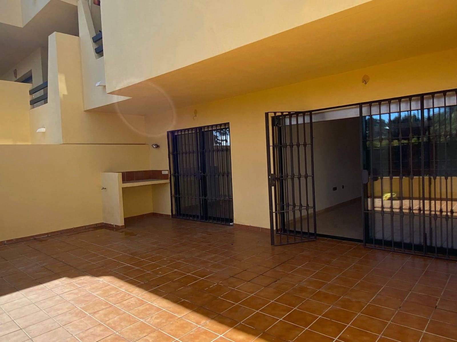 2 bedroom Flat for sale in Estepona with pool garage - € 220,000 (Ref: 9723764)