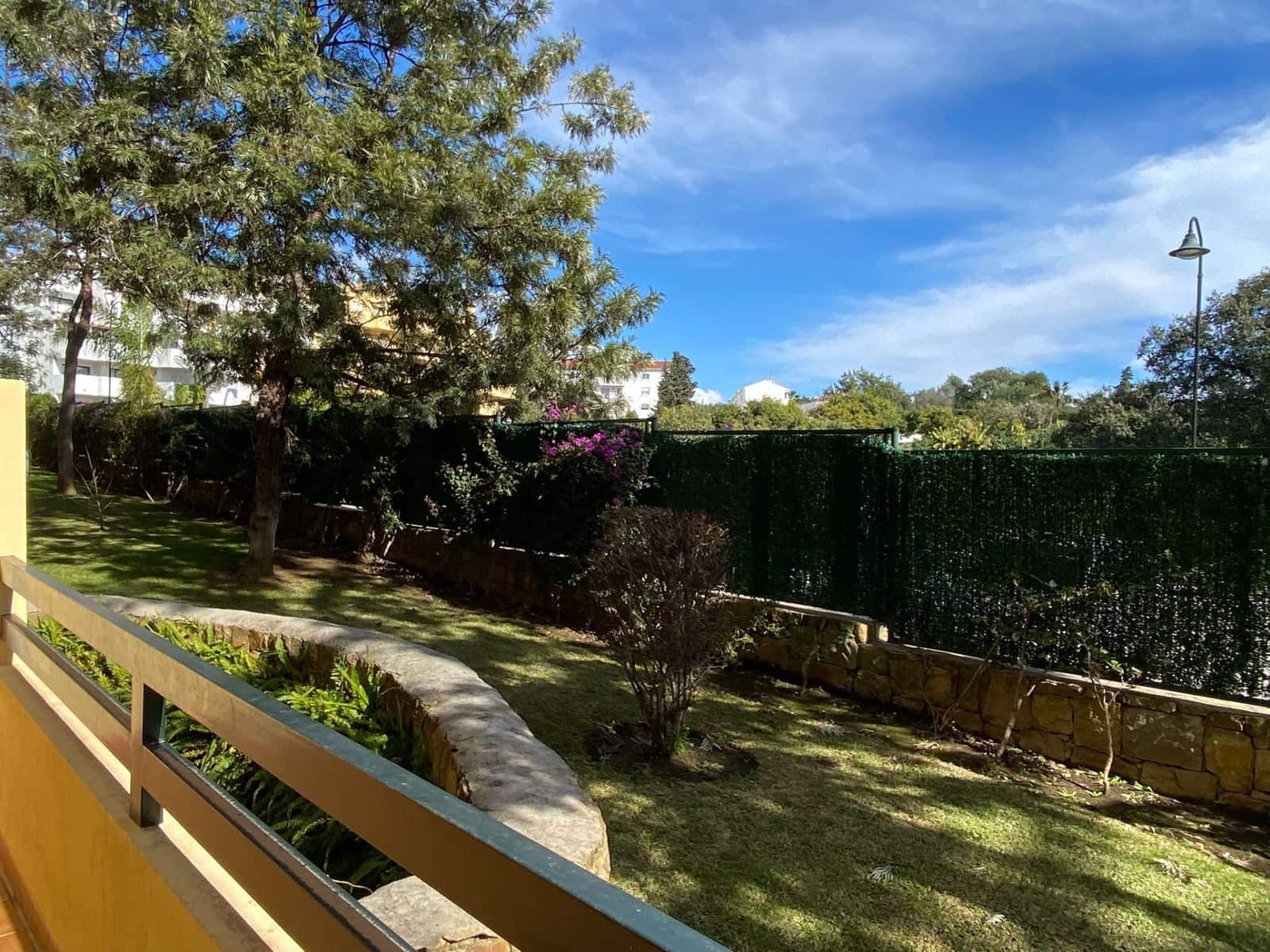 2 bedroom Flat for sale in Estepona with pool garage - € 220,000 (Ref: 9723764)