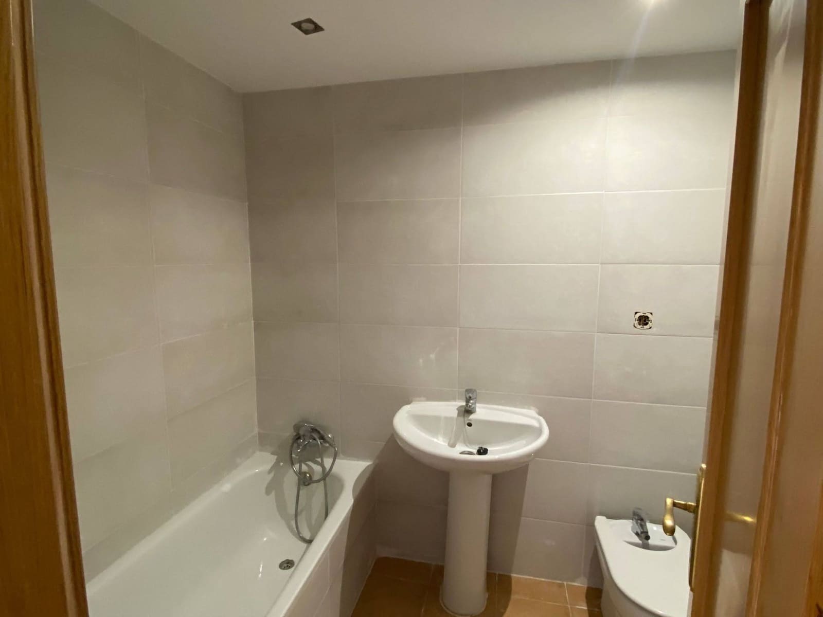 2 bedroom Flat for sale in Estepona with pool garage - € 220,000 (Ref: 9723764)