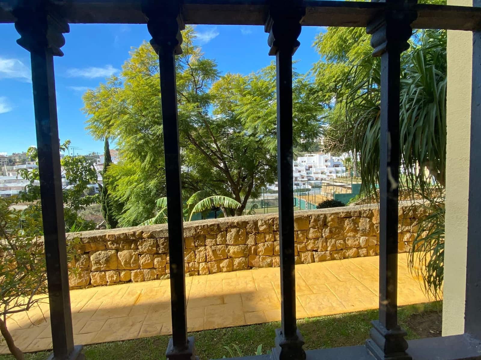 2 bedroom Flat for sale in Estepona with pool garage - € 220,000 (Ref: 9723764)