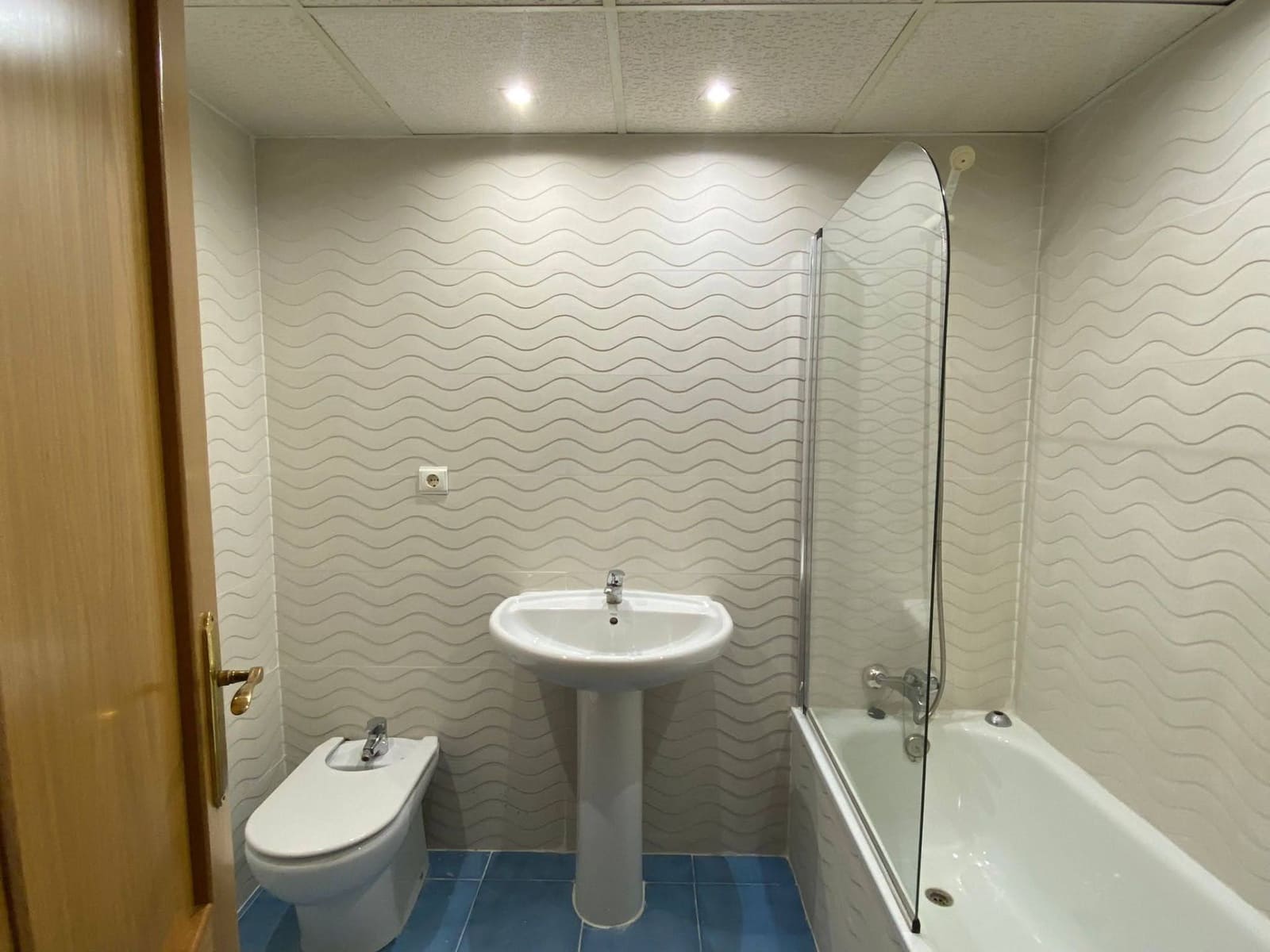 2 bedroom Flat for sale in Estepona with pool garage - € 220,000 (Ref: 9723764)