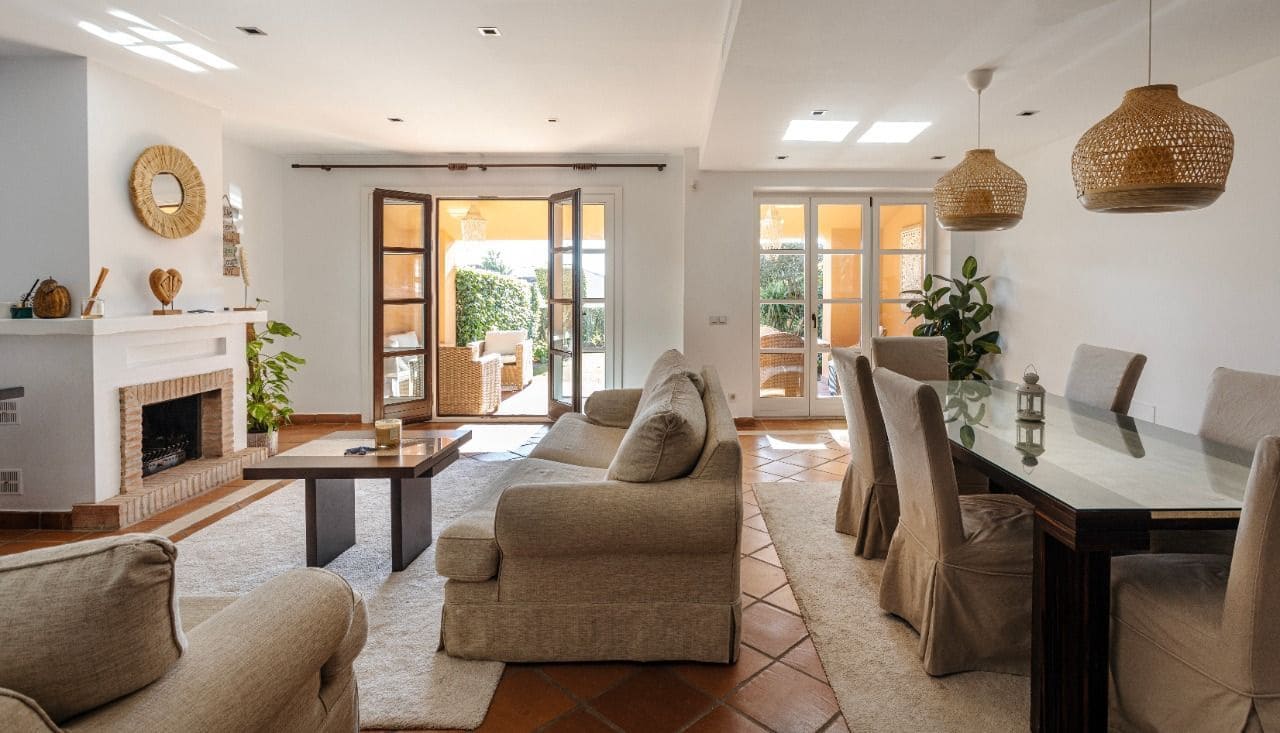 2 chambre Villa/Maison Semi-Mitoyenne à vendre à Sotogrande avec piscine garage - 550 000 € (Ref: 9723767)