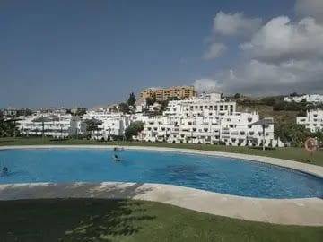 2 bedroom Flat for sale in Estepona with pool garage - € 220,000 (Ref: 9723768)