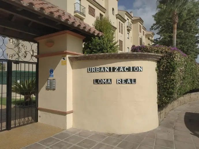 2 bedroom Flat for sale in Estepona with pool garage - € 220,000 (Ref: 9723768)