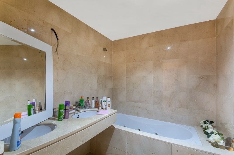 2 Zimmer Wohnung zu verkaufen in Bahia de Casares mit Pool Garage - 242.000 € (Ref: 9723770)