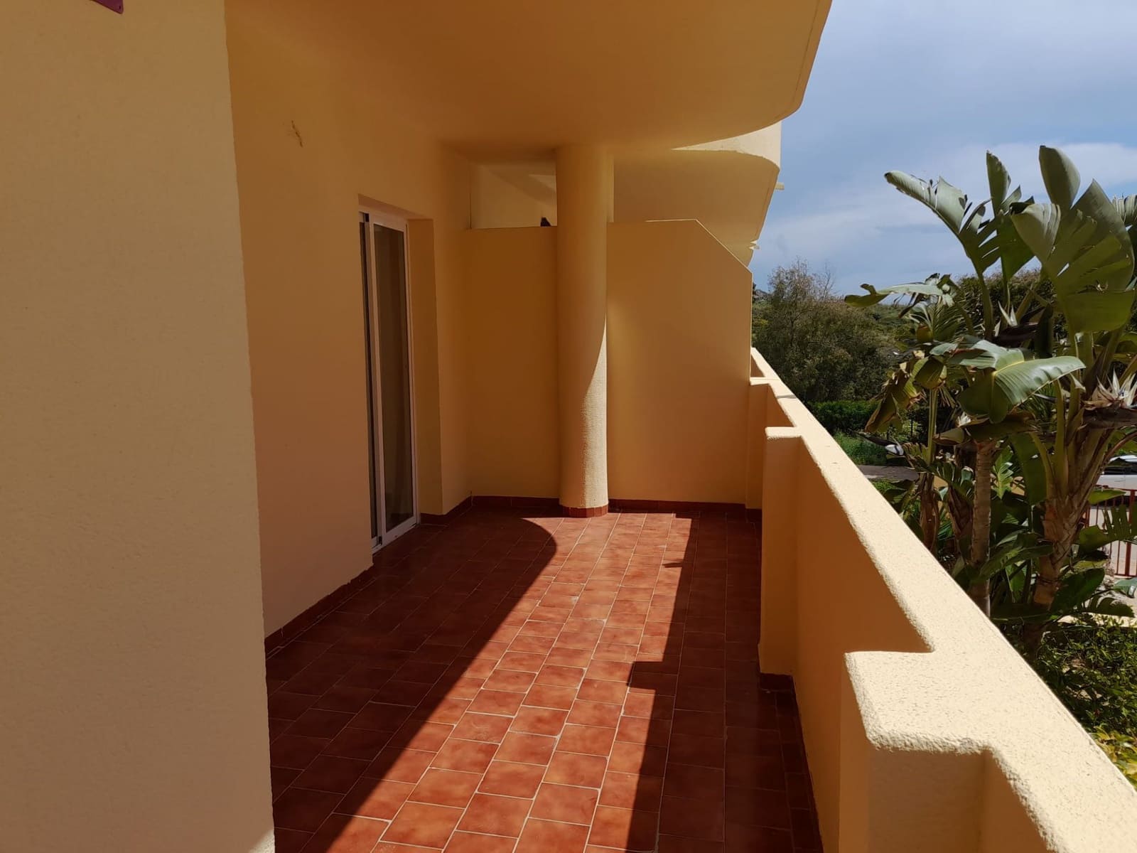2 bedroom Flat for sale in Manilva with pool garage - € 137,000 (Ref: 9723772)