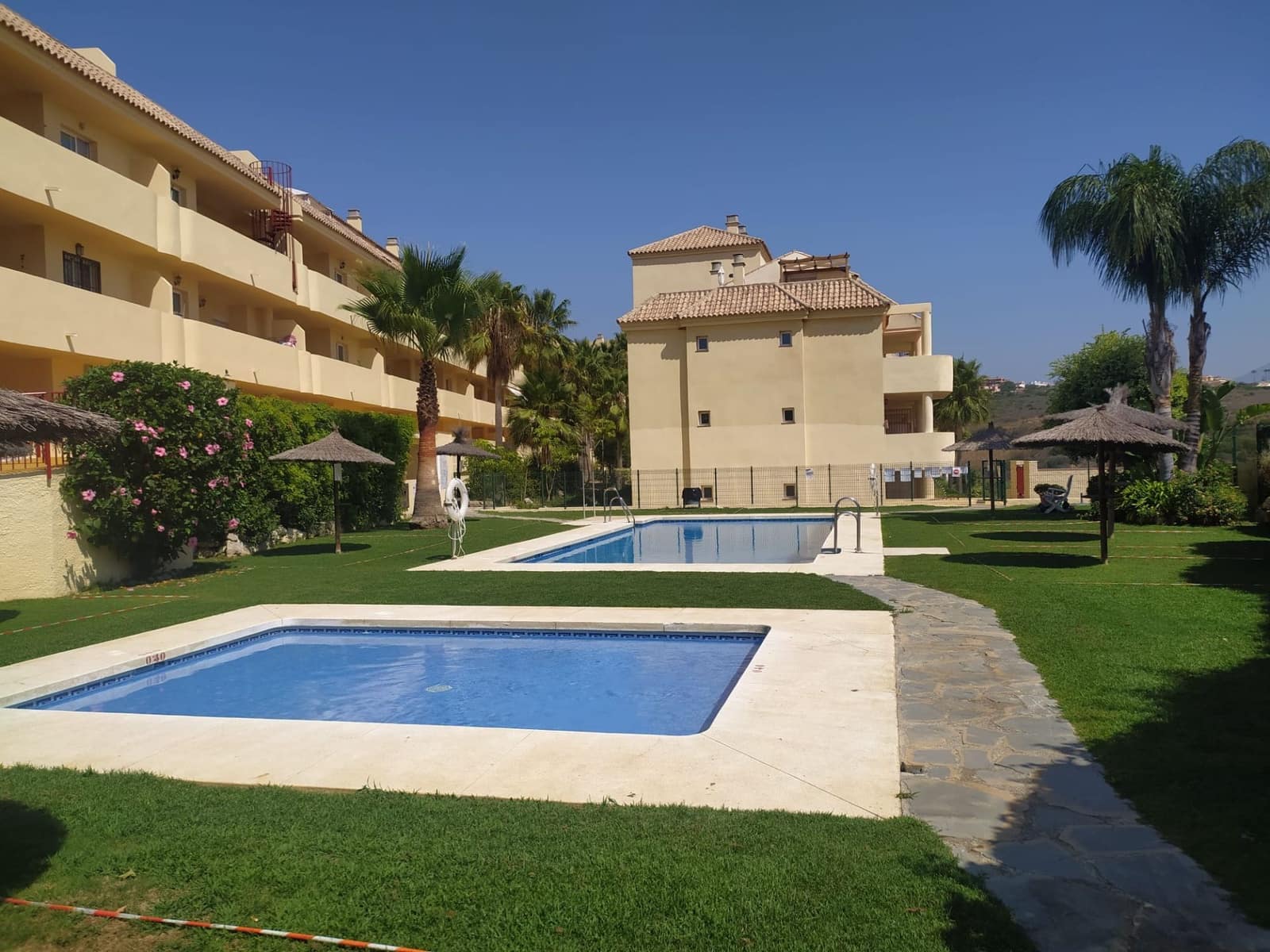 2 bedroom Flat for sale in Manilva with pool garage - € 137,000 (Ref: 9723772)