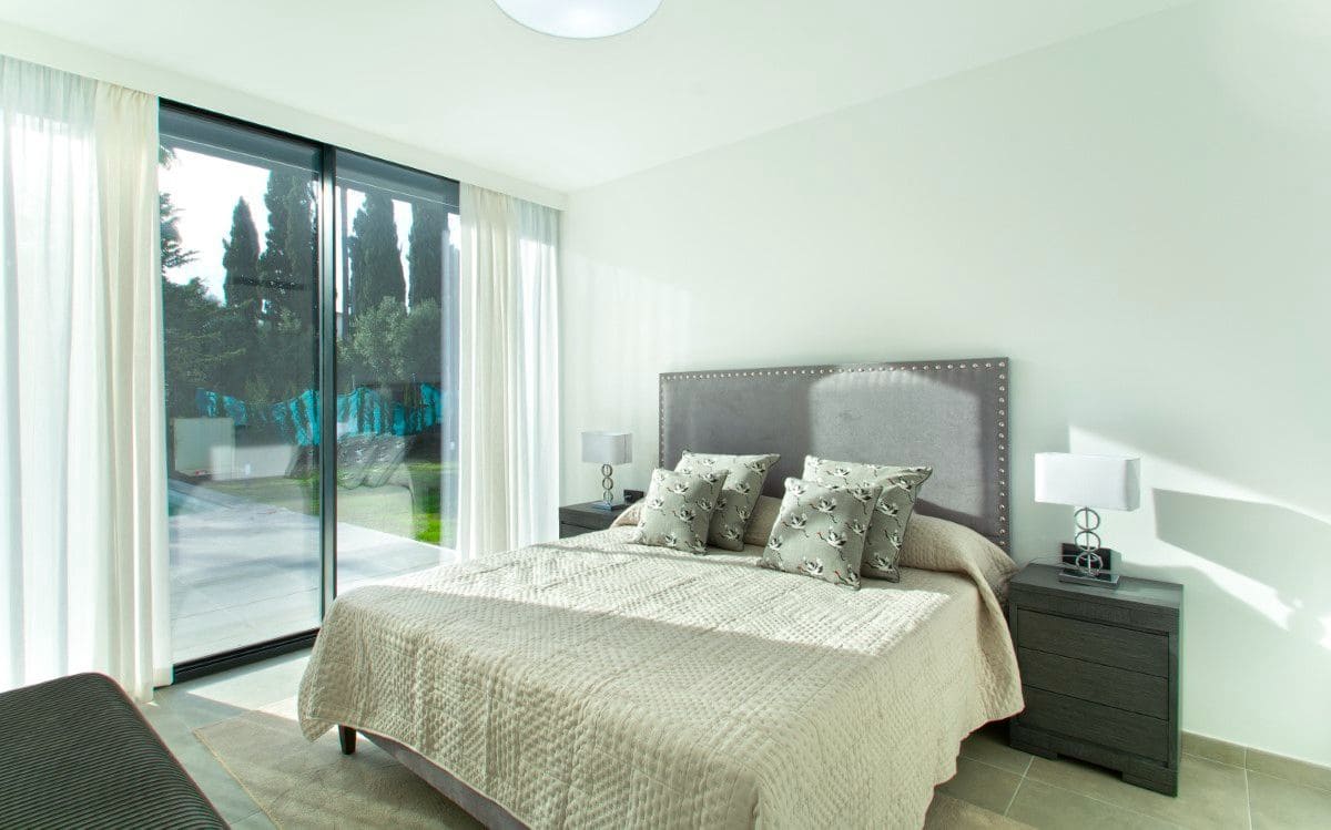 4 soveværelse Villa til salg i Estepona med swimmingpool garage - € 1.499.000 (Ref: 9723776)