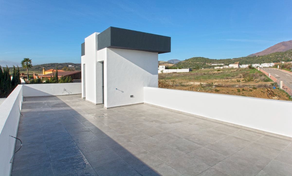 4 soveværelse Villa til salg i Estepona med swimmingpool garage - € 1.499.000 (Ref: 9723776)