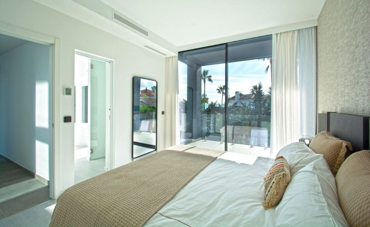 4 soveværelse Villa til salg i Estepona med swimmingpool garage - € 1.499.000 (Ref: 9723776)