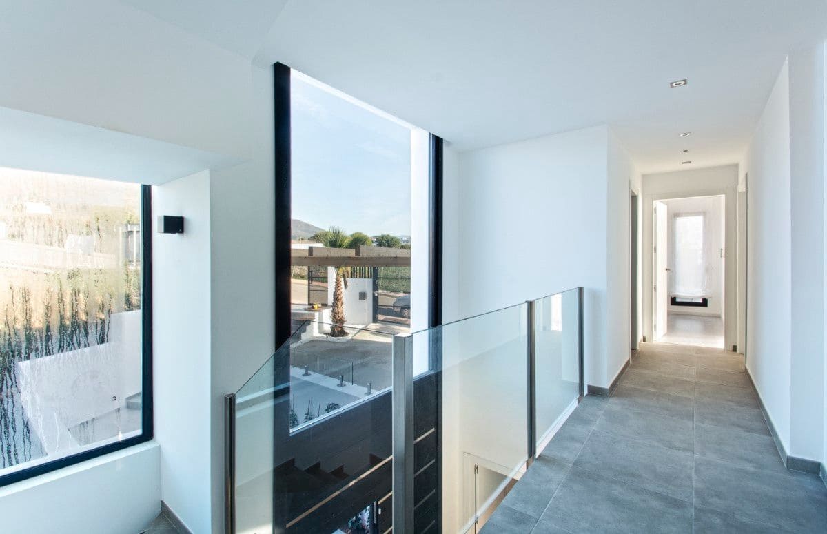 4 soveværelse Villa til salg i Estepona med swimmingpool garage - € 1.499.000 (Ref: 9723776)