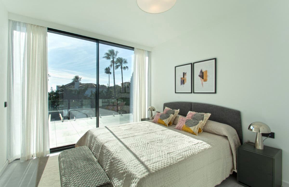 4 soveværelse Villa til salg i Estepona med swimmingpool garage - € 1.499.000 (Ref: 9723776)