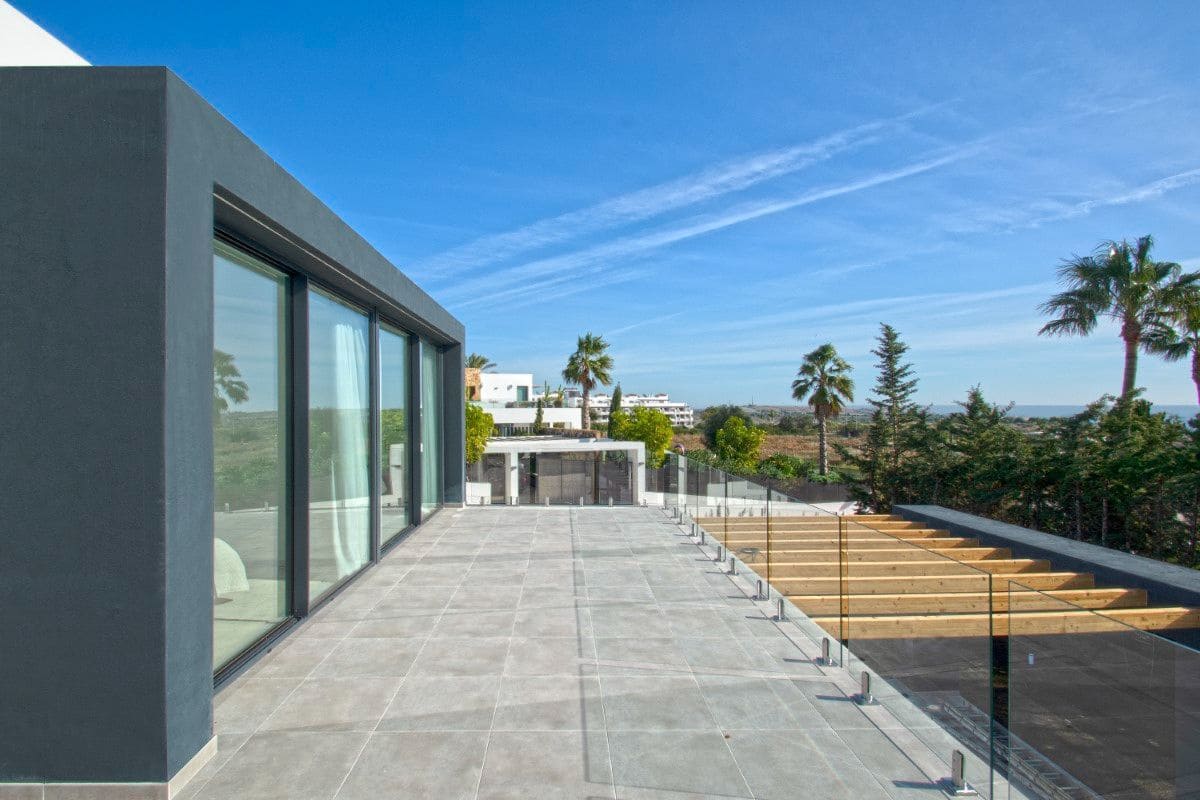 4 soveværelse Villa til salg i Estepona med swimmingpool garage - € 1.499.000 (Ref: 9723776)