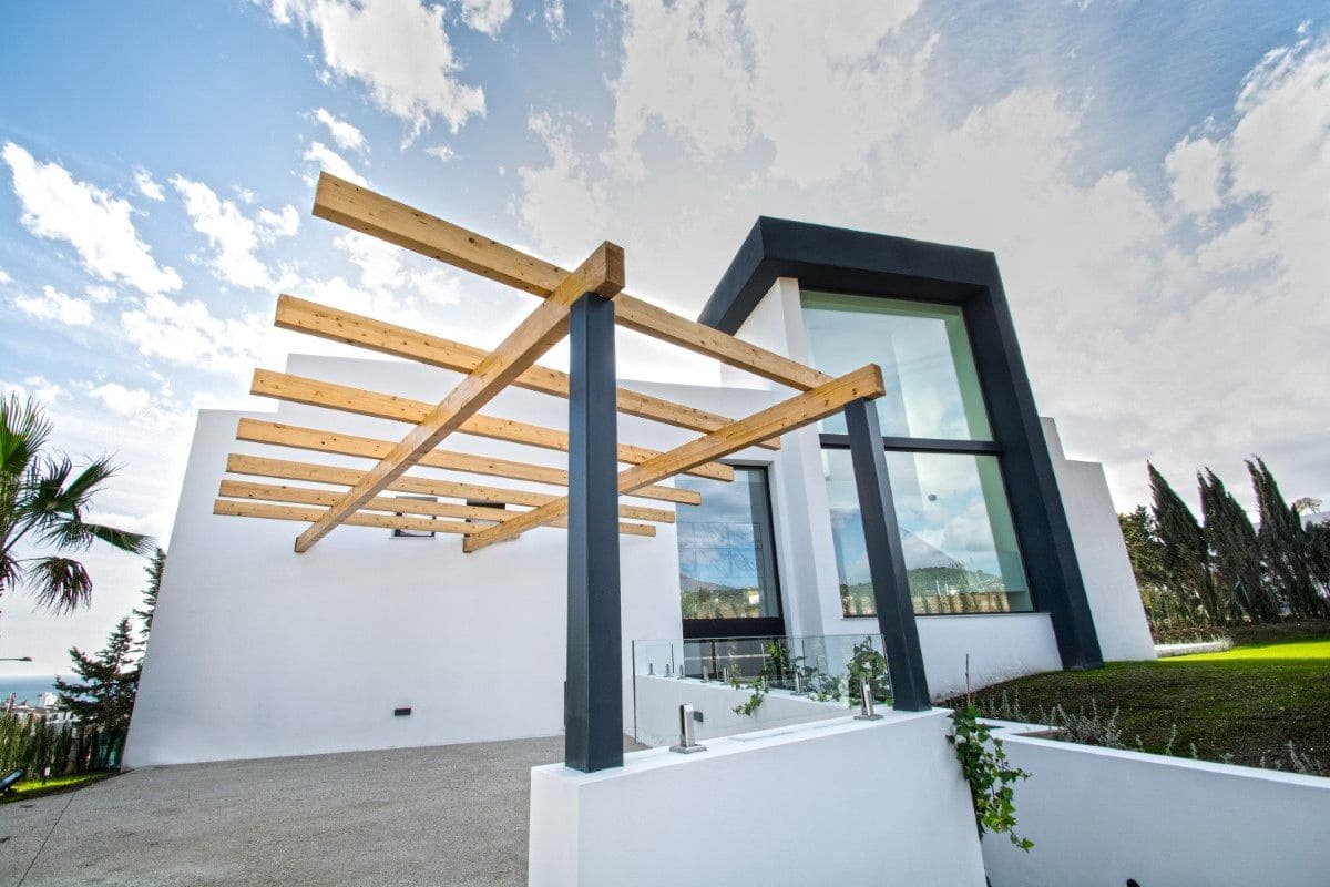 4 soveværelse Villa til salg i Estepona med swimmingpool garage - € 1.499.000 (Ref: 9723776)