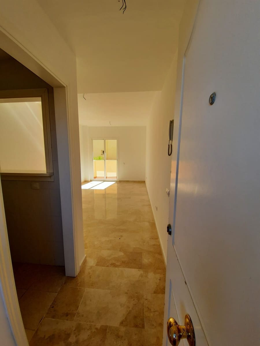 2 slaapkamer Flat te koop in Manilva met zwembad garage - € 137.000 (Ref: 9723780)