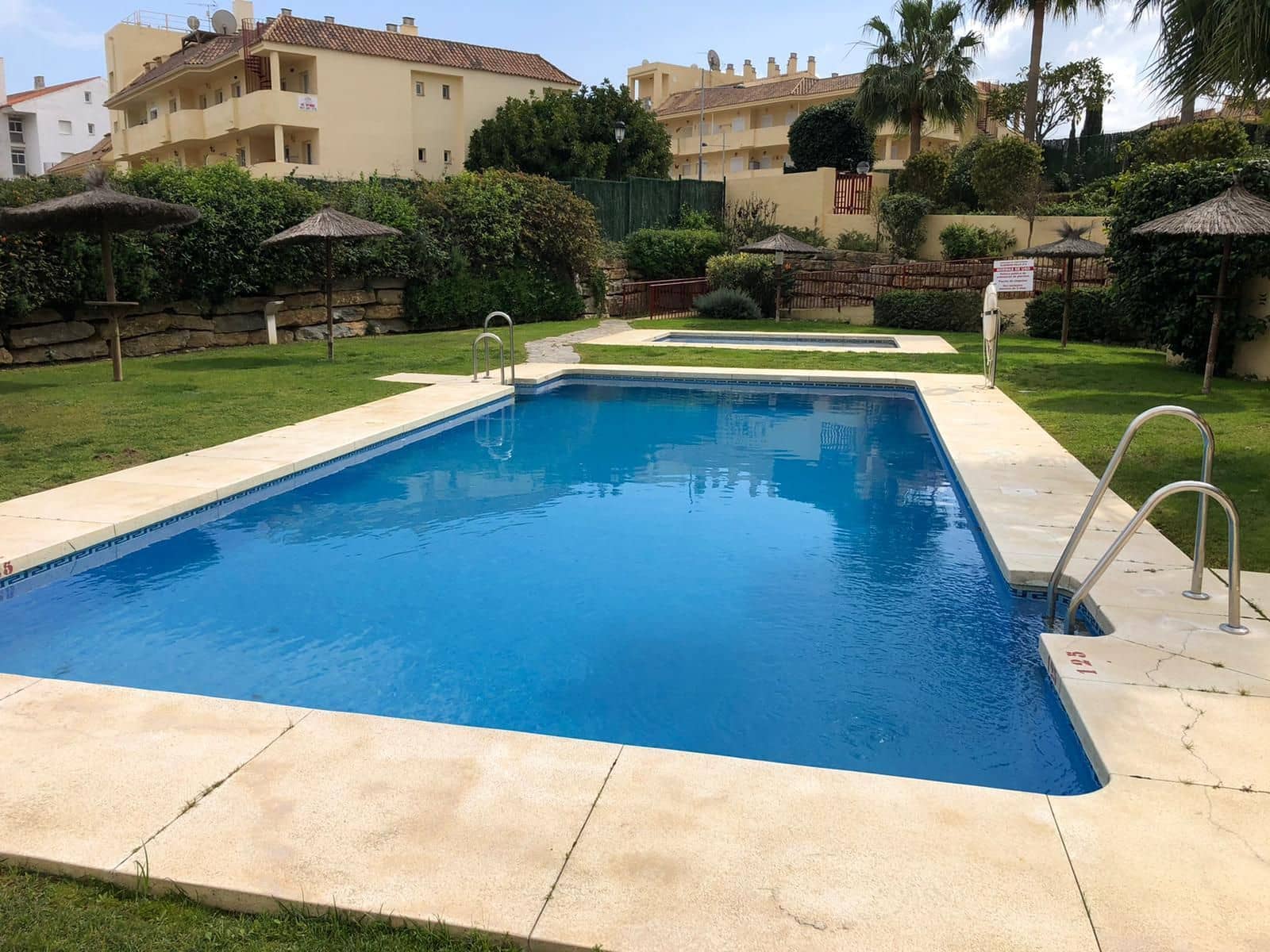 2 slaapkamer Flat te koop in Manilva met zwembad garage - € 137.000 (Ref: 9723780)