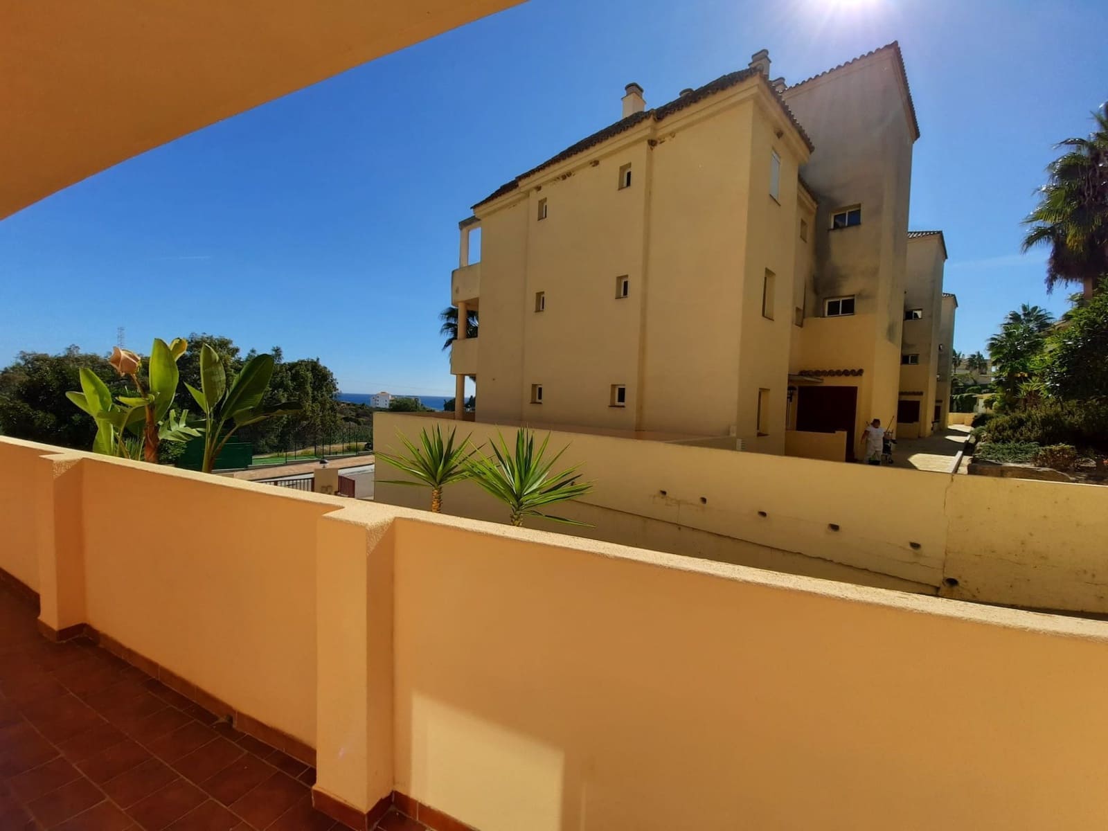 2 slaapkamer Flat te koop in Manilva met zwembad garage - € 137.000 (Ref: 9723780)