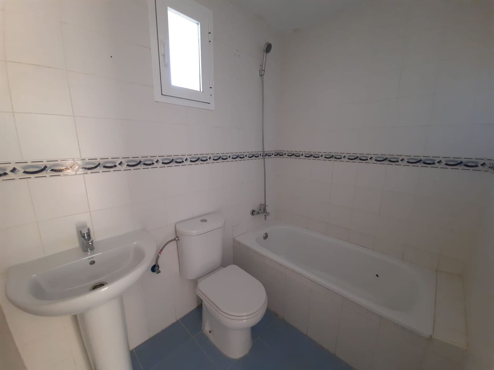 2 slaapkamer Flat te koop in Manilva met zwembad garage - € 137.000 (Ref: 9723780)