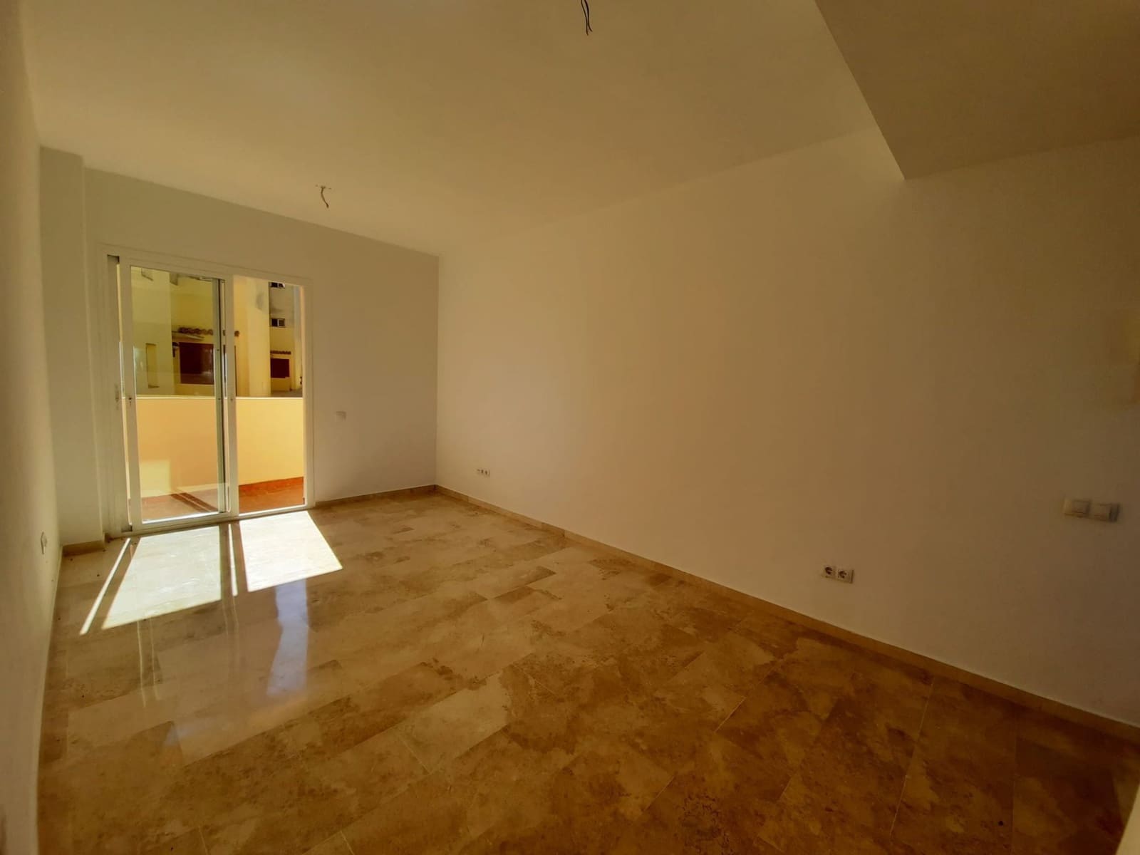 2 slaapkamer Flat te koop in Manilva met zwembad garage - € 137.000 (Ref: 9723780)