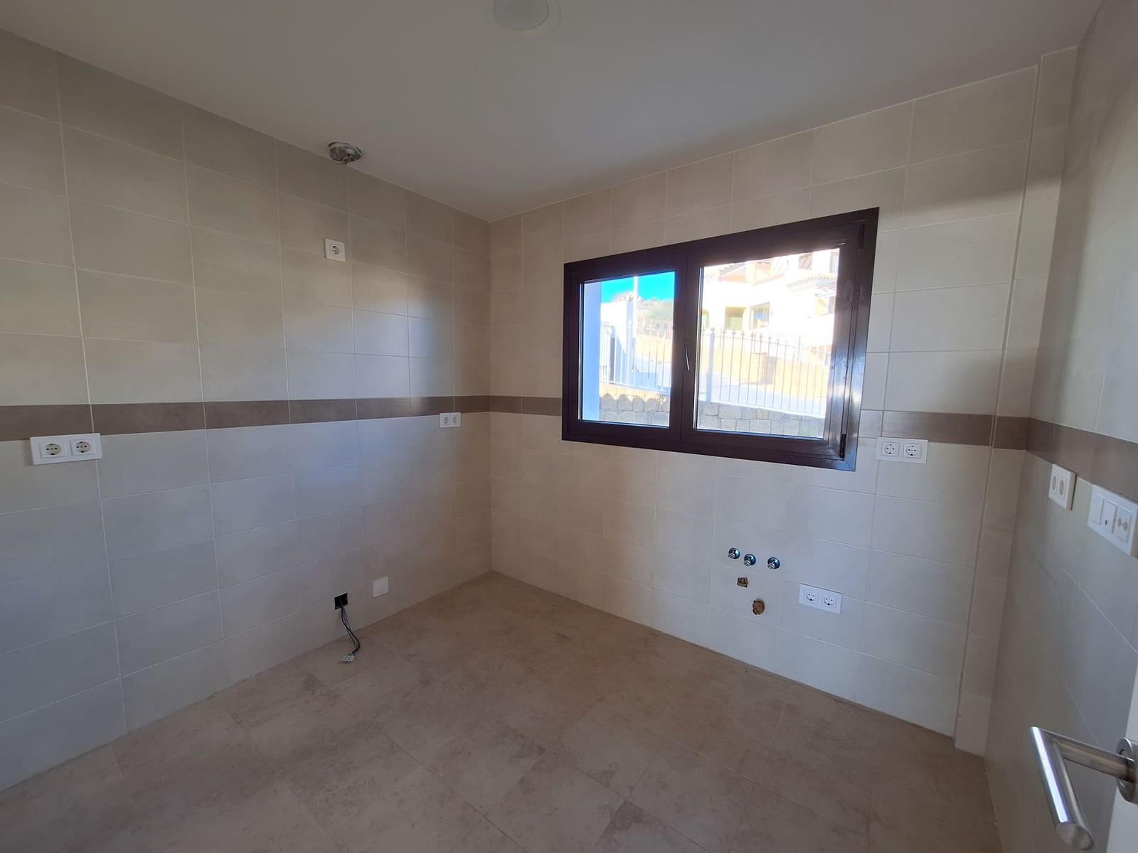 Pareado de 3 habitaciones en Estepona en venta con piscina garaje - 470.250 € (Ref: 9751643)