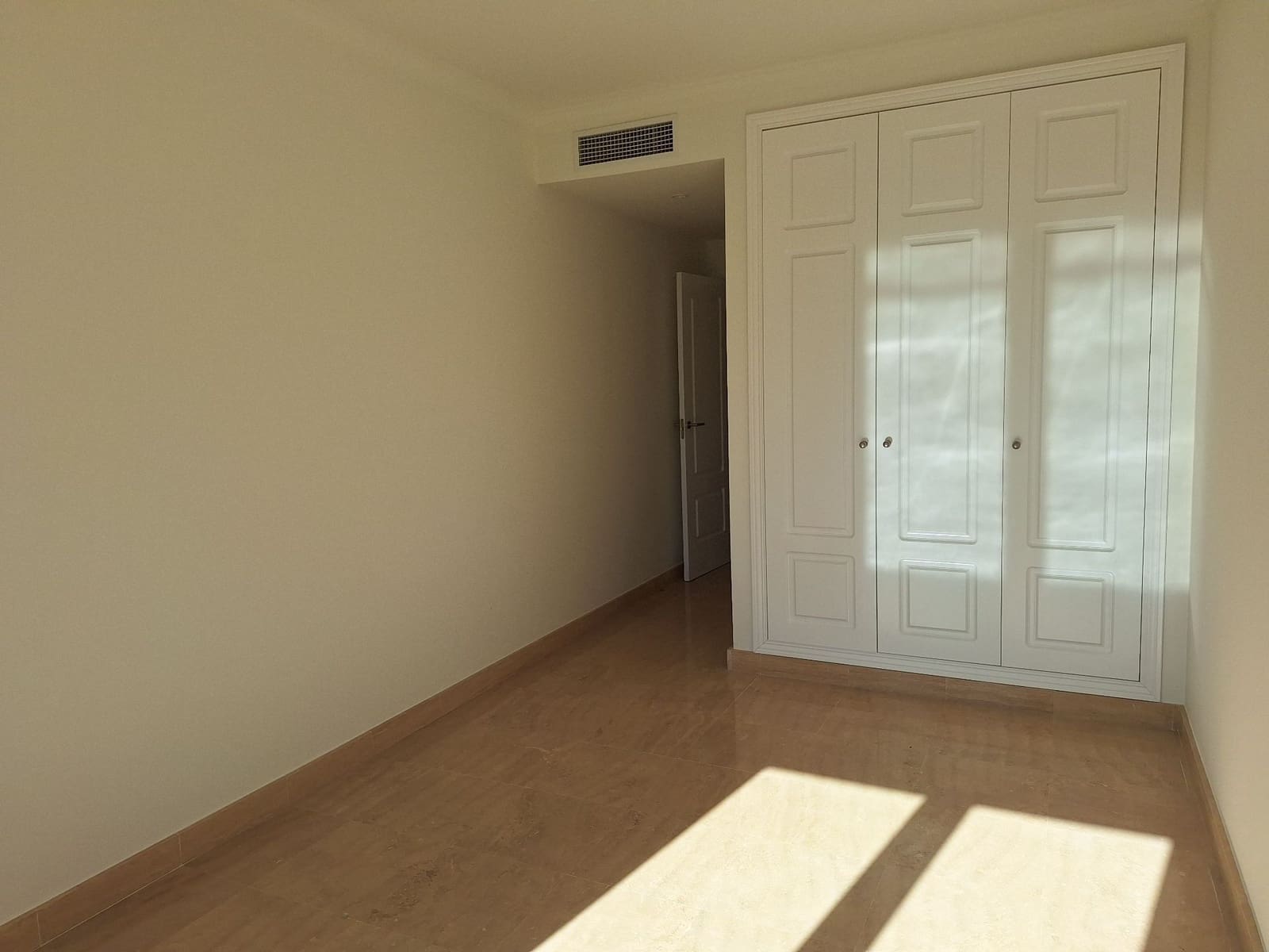 Pareado de 3 habitaciones en Estepona en venta con piscina garaje - 470.250 € (Ref: 9751643)