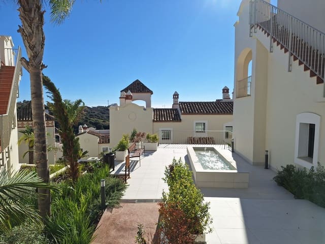 Pareado de 3 habitaciones en Valle Romano Golf, Estepona en venta con piscina garaje - 470.250 € (Ref: 9751643)