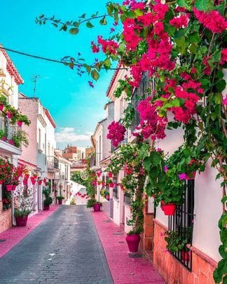 4 soveværelse Villa til salg i Estepona med swimmingpool garage - € 730.000 (Ref: 9751645)