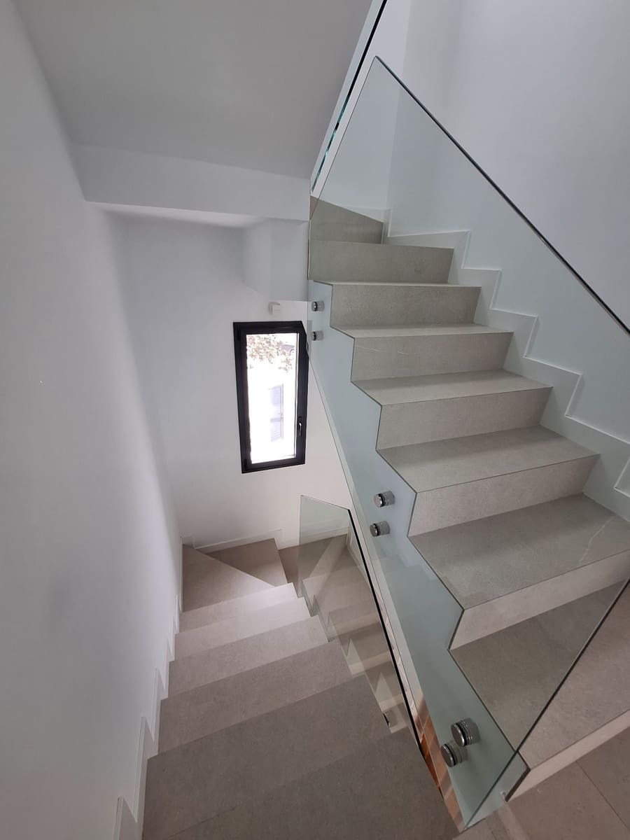 3 makuuhuone Huvila myytävänä paikassa Estepona mukana uima-altaan 
autotalli - 850 000 € (Ref: 9751647)