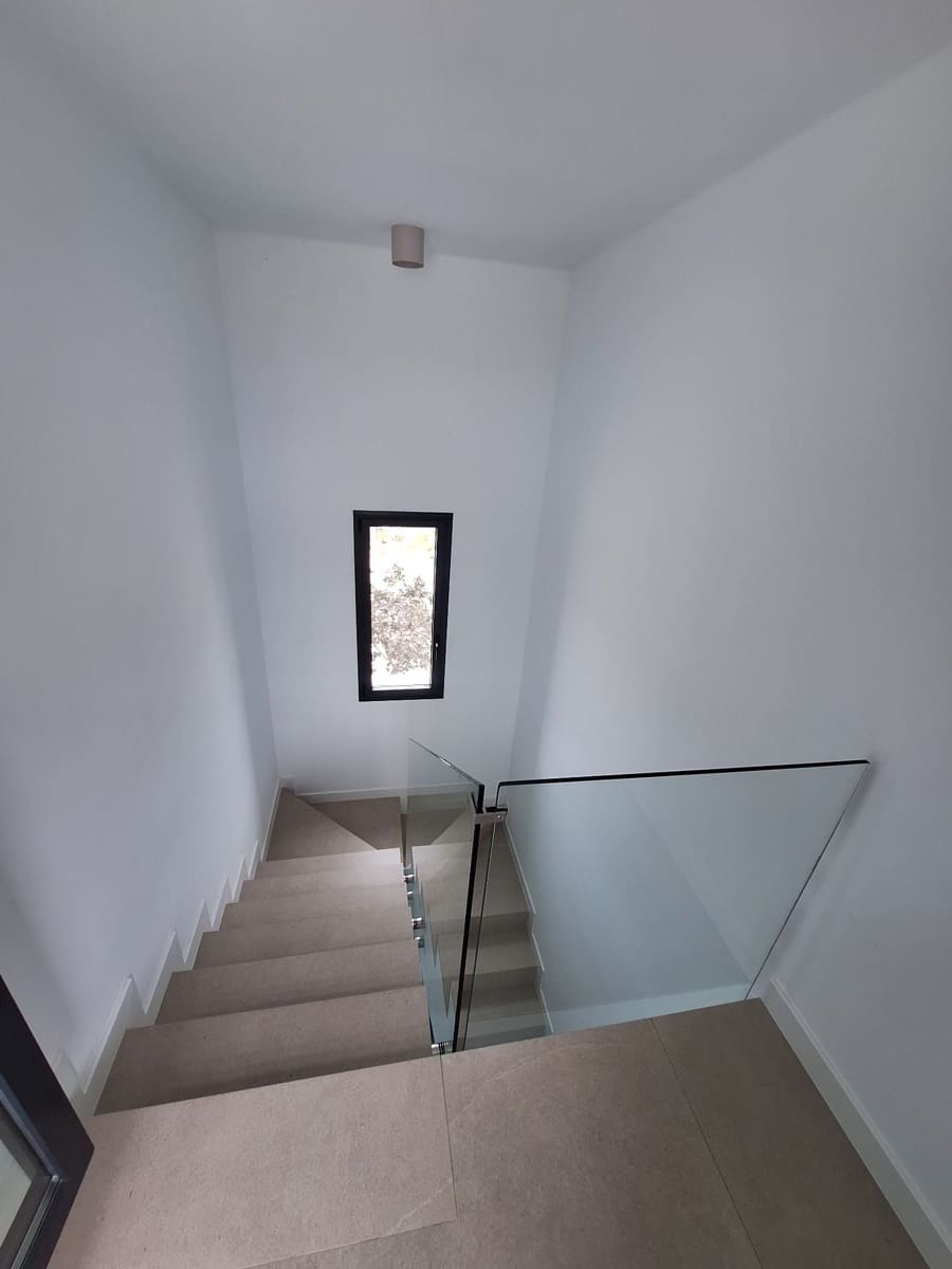 3 makuuhuone Huvila myytävänä paikassa Estepona mukana uima-altaan 
autotalli - 850 000 € (Ref: 9751647)