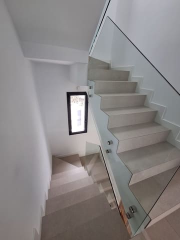 3 makuuhuone Huvila myytävänä paikassa Nueva Atalaya, Estepona mukana uima-altaan 
autotalli - 850 000 € (Ref: 9751647)