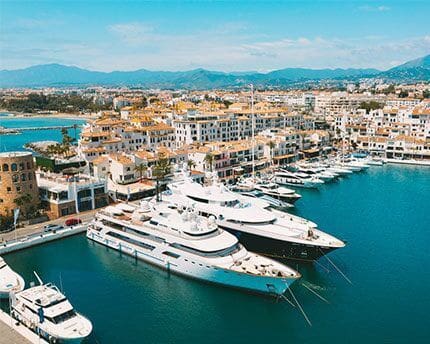 3 makuuhuone Huvila myytävänä paikassa Estepona mukana uima-altaan 
autotalli - 850 000 € (Ref: 9751647)