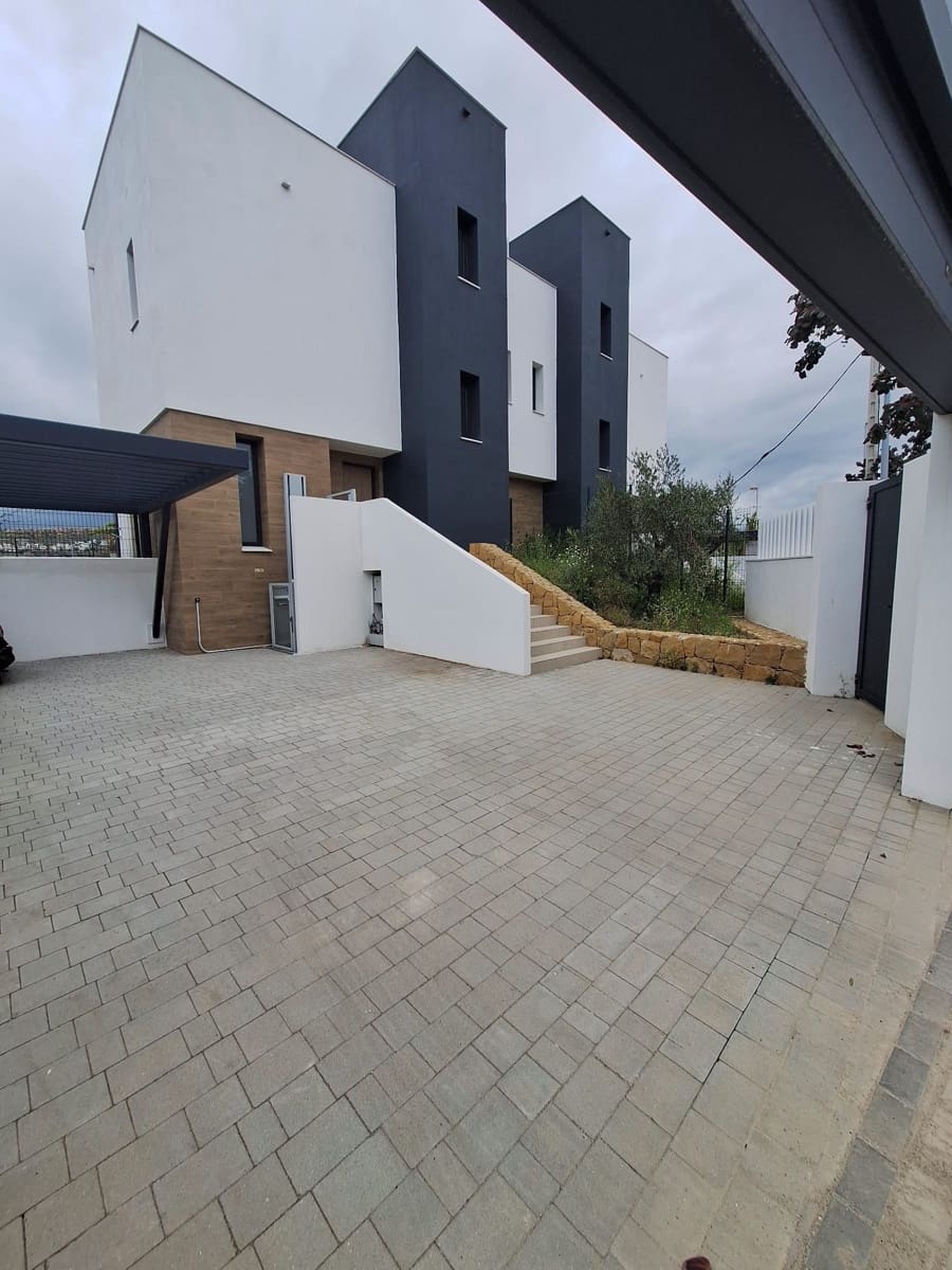 3 makuuhuone Huvila myytävänä paikassa Estepona mukana uima-altaan 
autotalli - 850 000 € (Ref: 9751647)