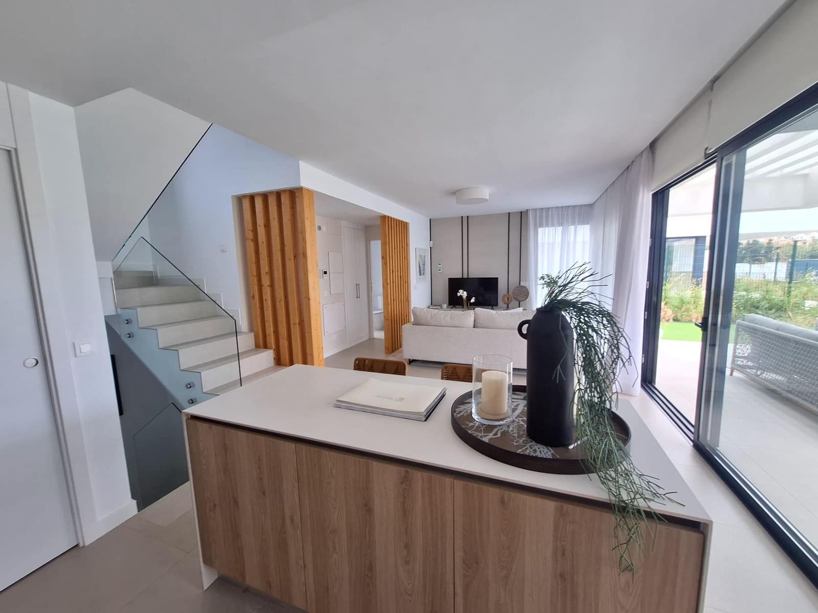 3 makuuhuone Huvila myytävänä paikassa Estepona mukana uima-altaan 
autotalli - 850 000 € (Ref: 9751647)