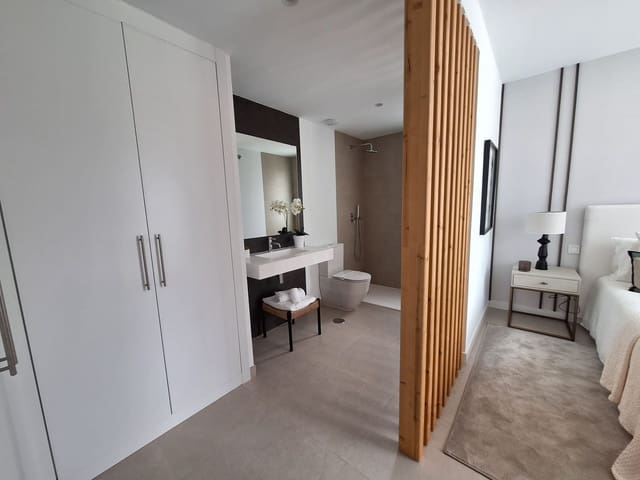 3 makuuhuone Huvila myytävänä paikassa Nueva Atalaya, Estepona mukana uima-altaan 
autotalli - 850 000 € (Ref: 9751647)