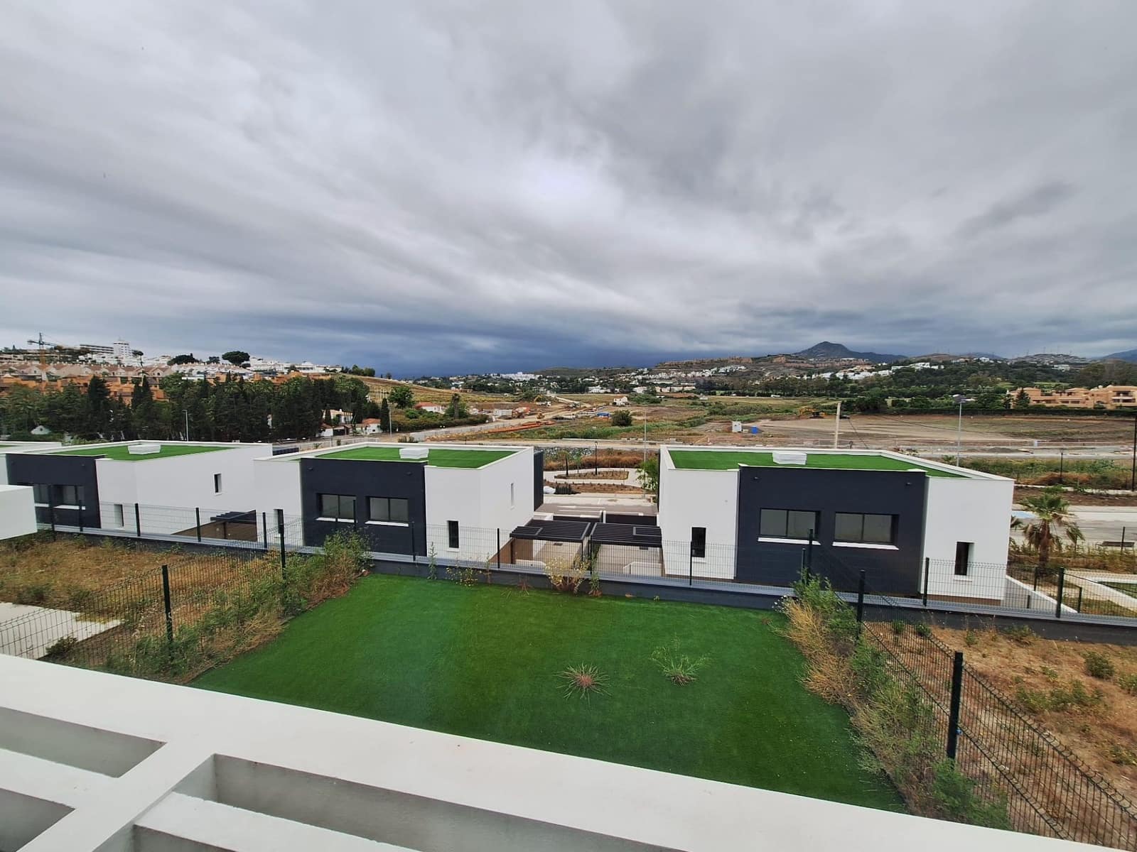 3 makuuhuone Huvila myytävänä paikassa Estepona mukana uima-altaan 
autotalli - 850 000 € (Ref: 9751647)